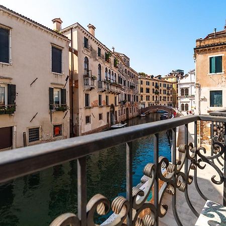 Ln Luxe Apartment Venice Canal View Exteriör bild