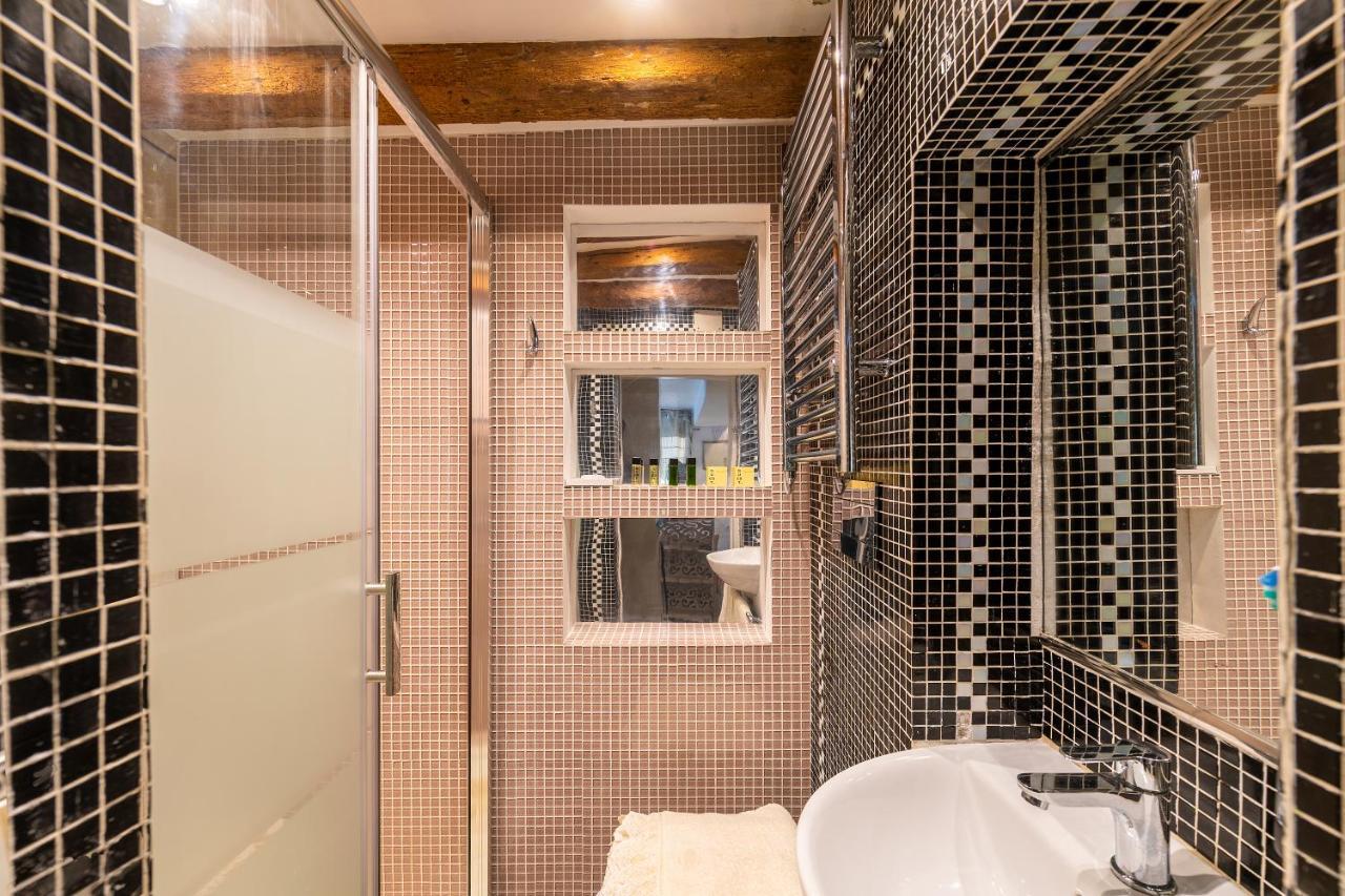 Ln Luxe Apartment Venice Canal View Exteriör bild