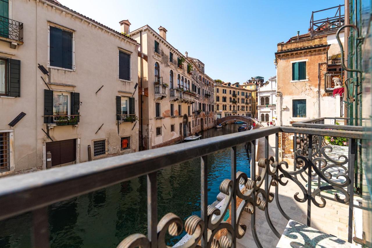 Ln Luxe Apartment Venice Canal View Exteriör bild